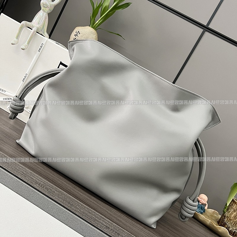 로에베플라멘코클러치  20260712 151015 004.jpg