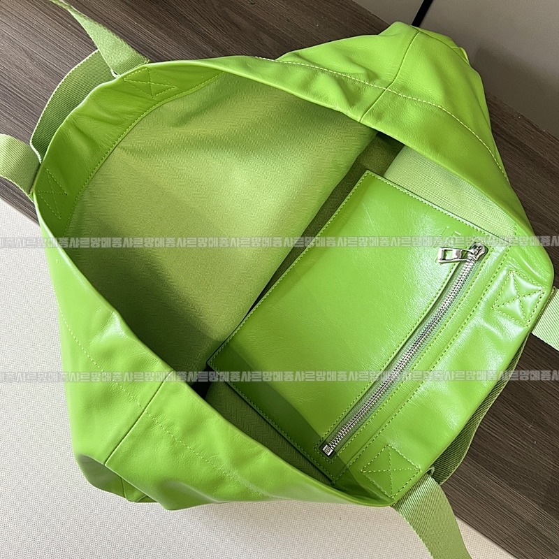 로에베폴드쇼퍼백  20260712 153534 021.jpg