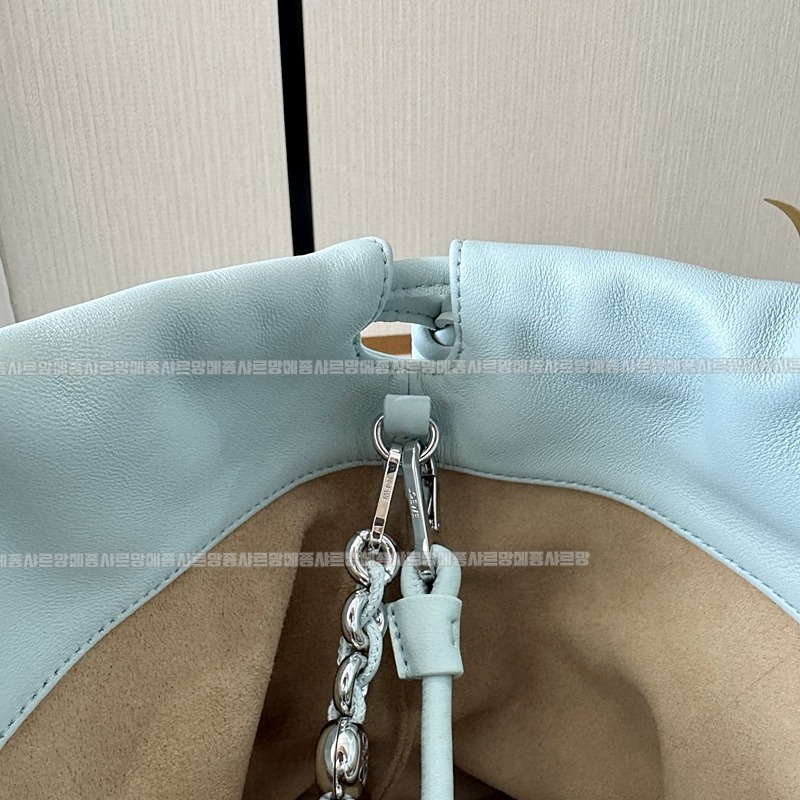 로에베플라멩코펄스백미디움  20260713 132709 008.jpg
