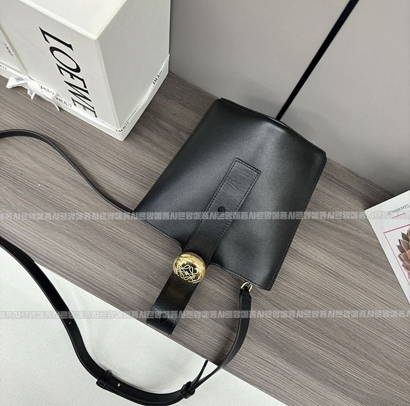 로에베미니페블버킷백  20260714 101309 006.jpg