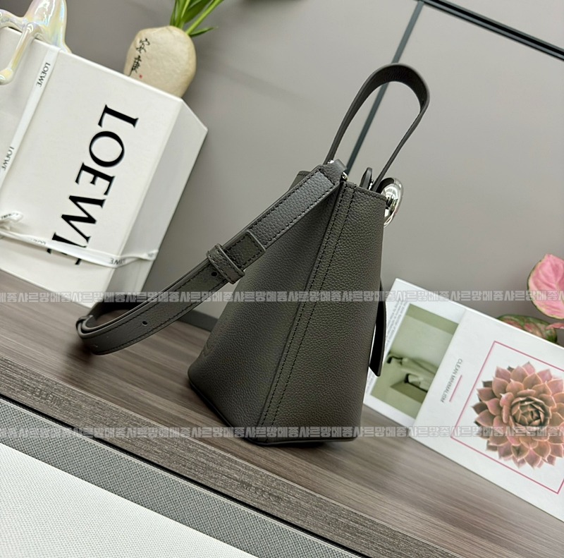 로에베미니페블버킷백  20260714 101315 033.jpg