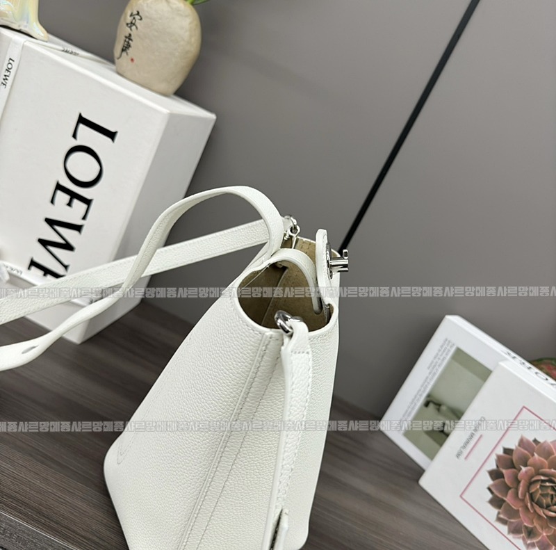 로에베미니페블버킷백  20260714 101320 050.jpg