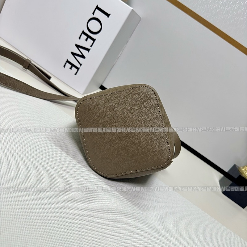 로에베미니페블버킷백  20260714 101327 077.jpg