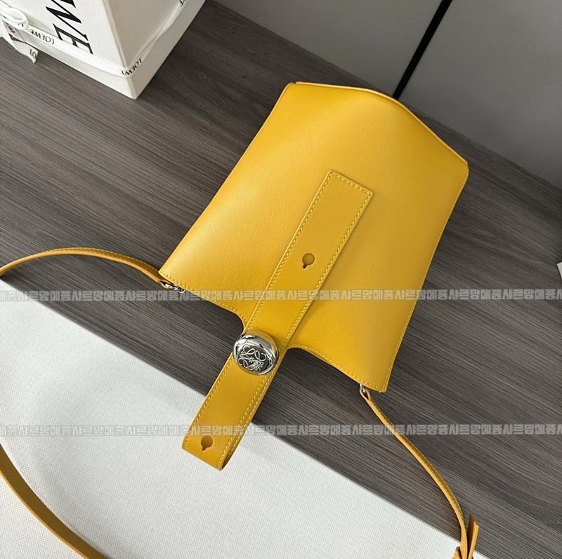 로에베미니페블버킷백  20260714 101353 181.jpg
