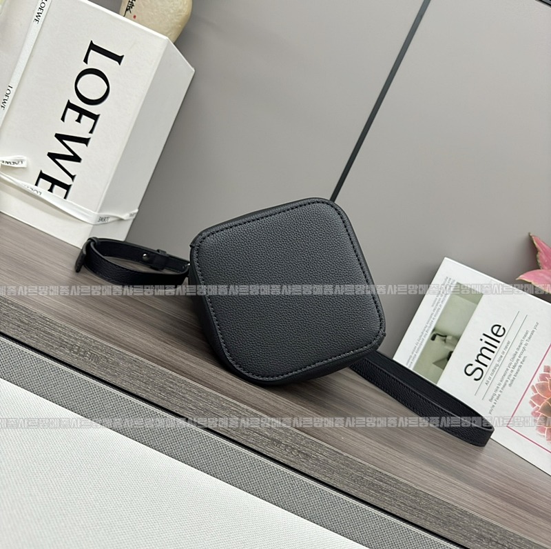 로에베미니페블버킷백  20260714 101356 190.jpg