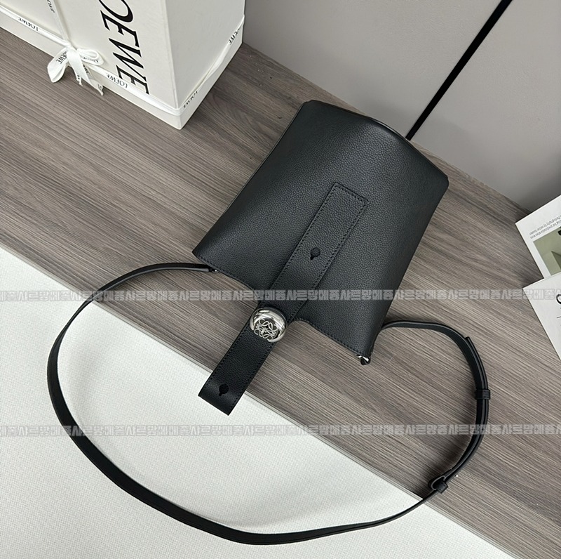 로에베미니페블버킷백  20260714 101357 191.jpg