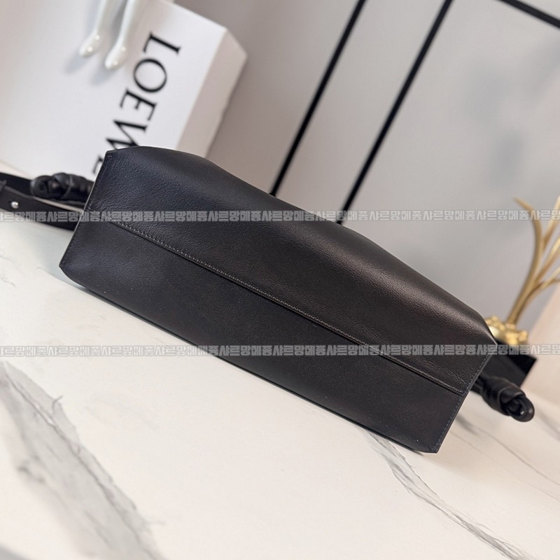 로에베미디움플라멩코클러치  20260715 155644 005.jpg