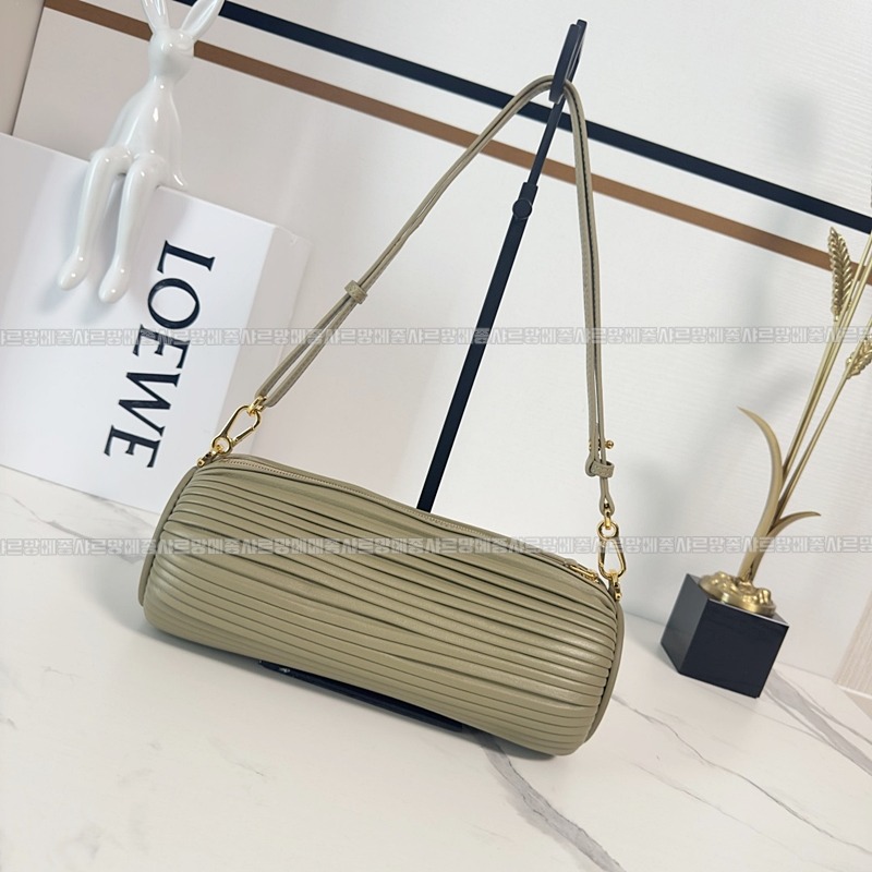 로에베브레이슬릿파우치  20260717 152318 033.jpg