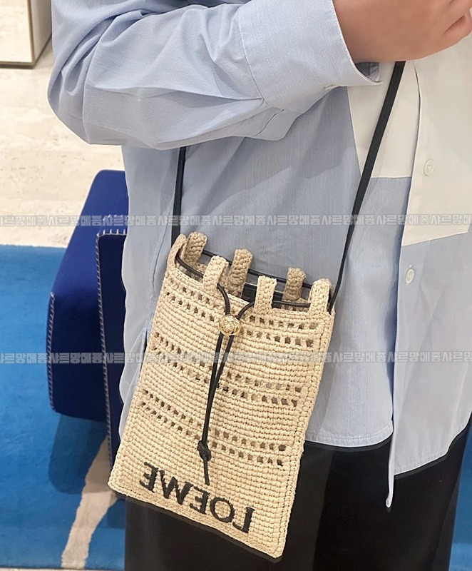 로에베드로우스트링포켓라피아백  20260717 170457 002.jpg