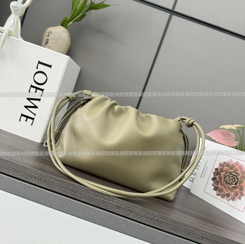 로에베플라멩코펄스백미디움 20260718 115048 034.jpg