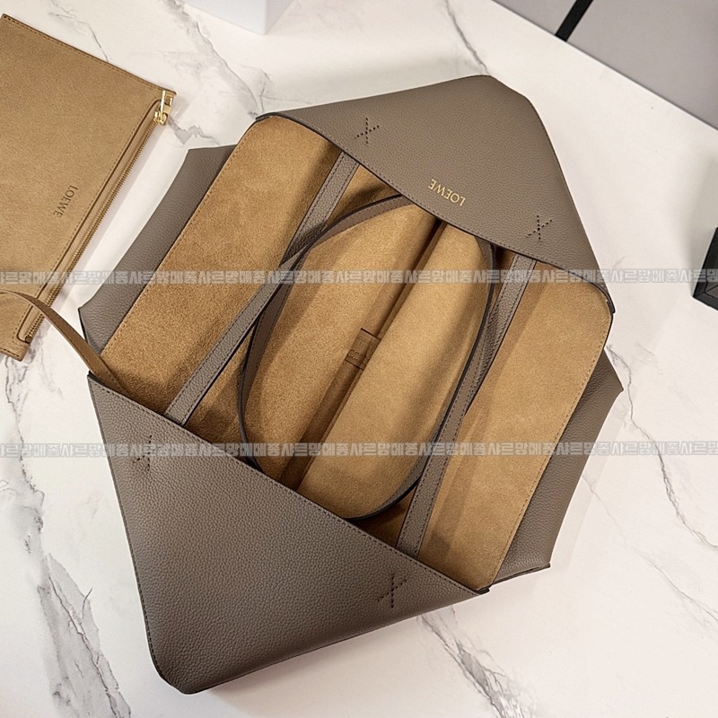 로에베퍼즐폴드토트백라지 20260718 124612 028.jpg