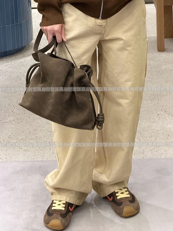 로에베캣츠프라멩코크러치백미니 20260718 134459 001.jpg
