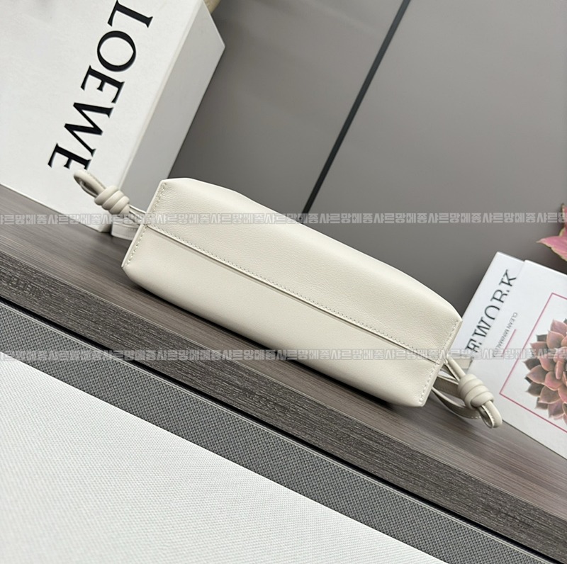 로에베캣츠프라멩코크러치백미니 20260718 134504 026.jpg