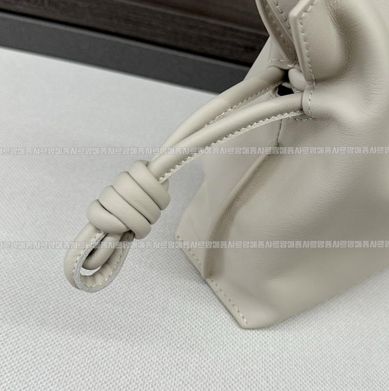 로에베캣츠프라멩코크러치백미니 20260718 134504 028.jpg
