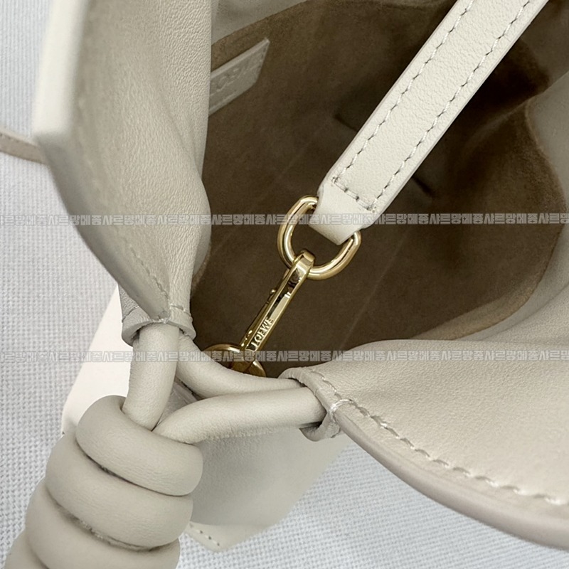 로에베캣츠프라멩코크러치백미니 20260718 134505 039.jpg