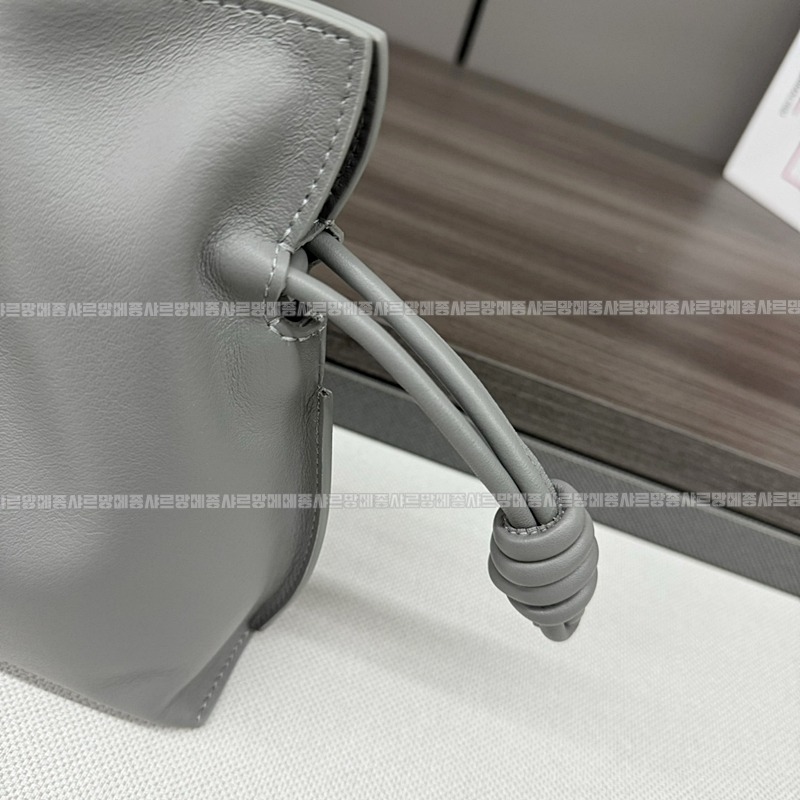 로에베캣츠프라멩코크러치백미니 20260718 134507 048.jpg