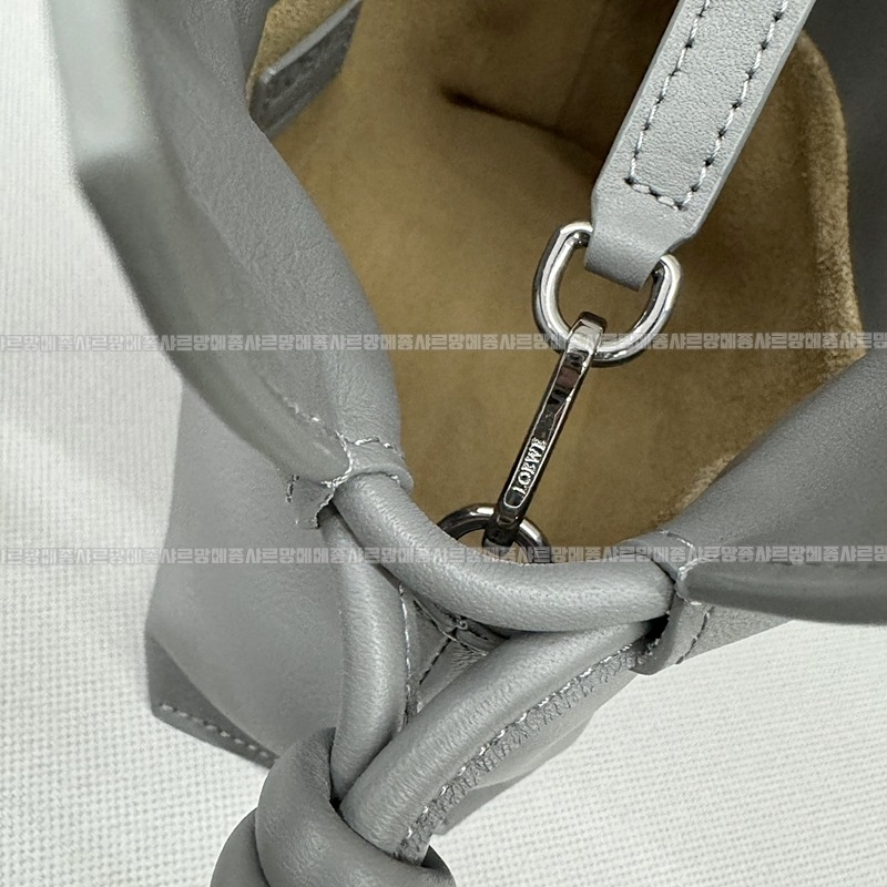 로에베캣츠프라멩코크러치백미니 20260718 134507 049.jpg