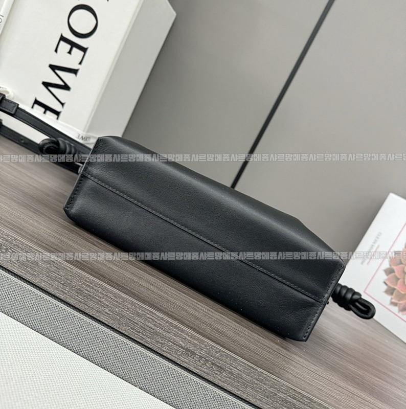 로에베캣츠프라멩코크러치백미니 20260718 134512 088.jpg