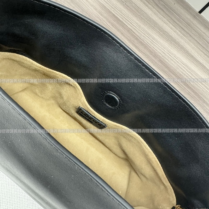 로에베캣츠프라멩코크러치백미니 20260718 134513 092.jpg