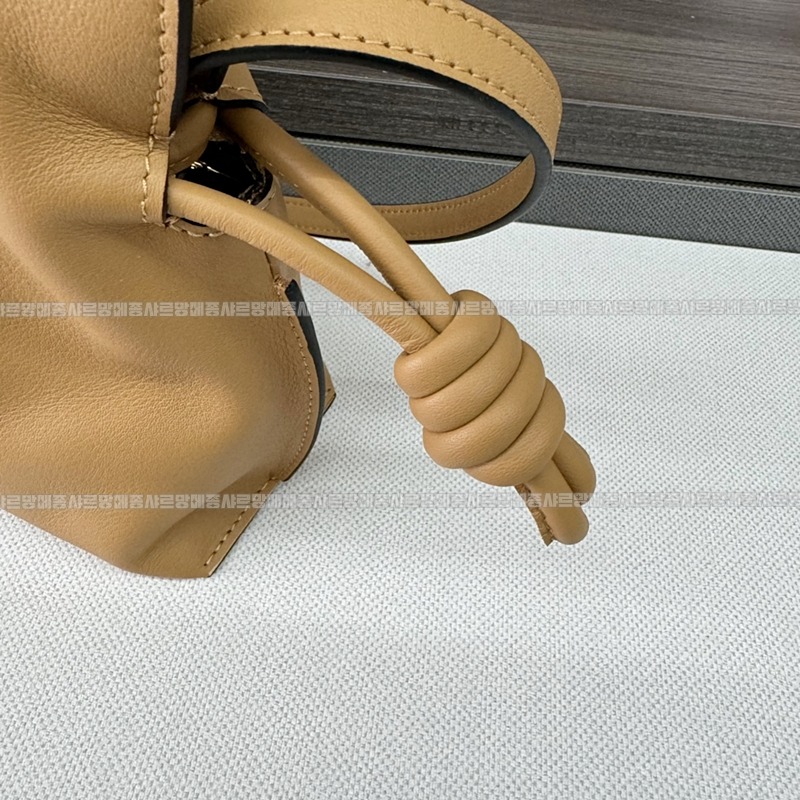로에베캣츠프라멩코크러치백미니 20260718 134517 123.jpg