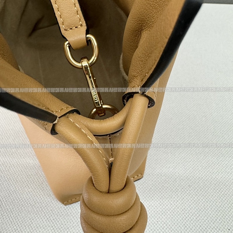 로에베캣츠프라멩코크러치백미니 20260718 134517 124.jpg