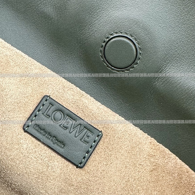 로에베캣츠프라멩코크러치백미니 20260718 134525 178.jpg