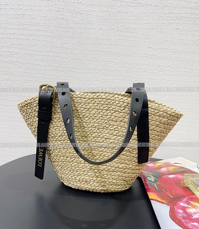 로에베파울라이비자펀치홀스몰바스켓백 20260718 165610 002.jpg