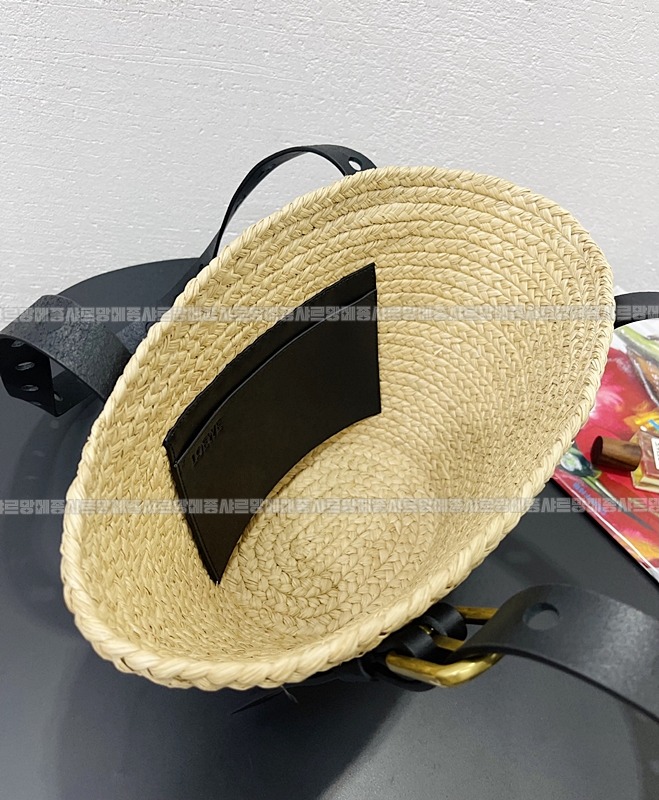 로에베파울라이비자펀치홀스몰바스켓백 20260718 165612 010.jpg