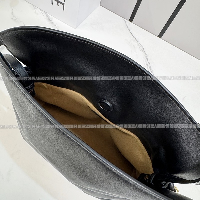 로에베플라멩코클러치 20260719 115614 011.jpg