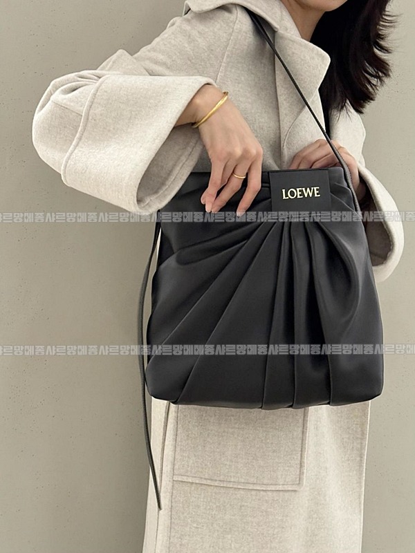 로에베드레이프토트백 20260719 133100 015.jpg