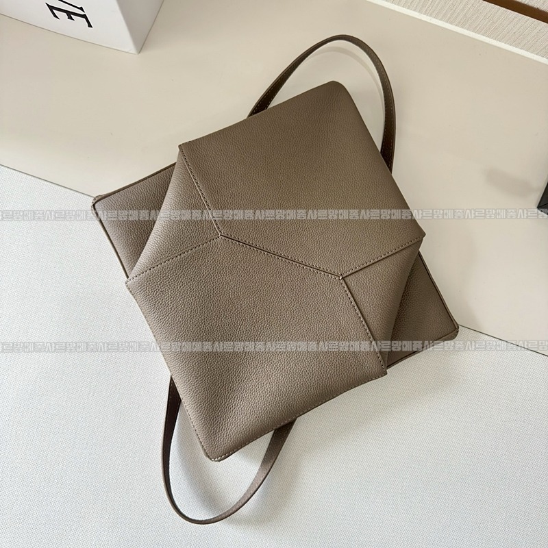 로에베퍼즐폴드토트백 20260719 160508 030.jpg