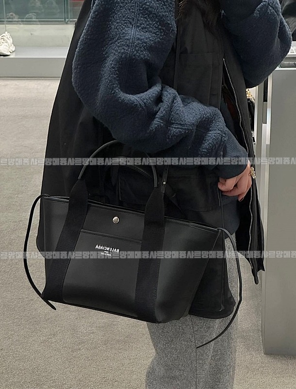 발렌시아가비아리츠토트백  20260723 133821 002.jpg