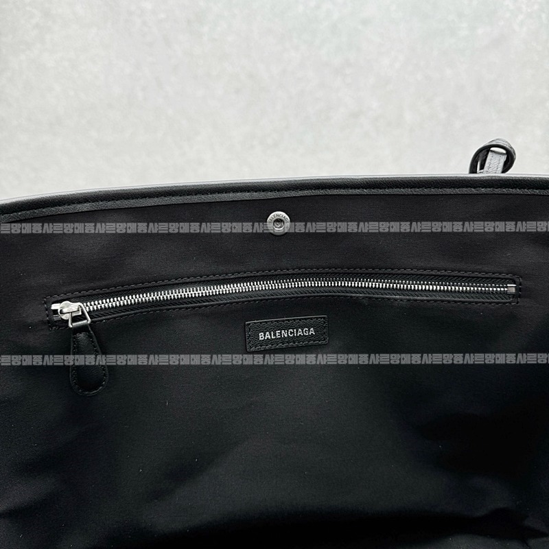 발렌시아가비아리츠토트백  20260723 133823 011.jpg
