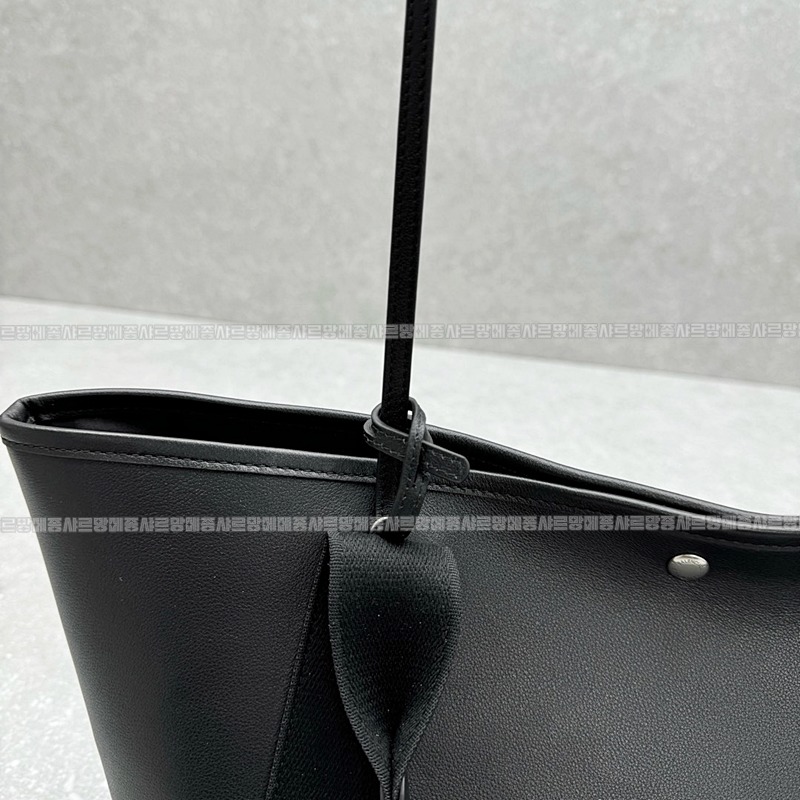 발렌시아가비아리츠토트백  20260723 133822 009.jpg