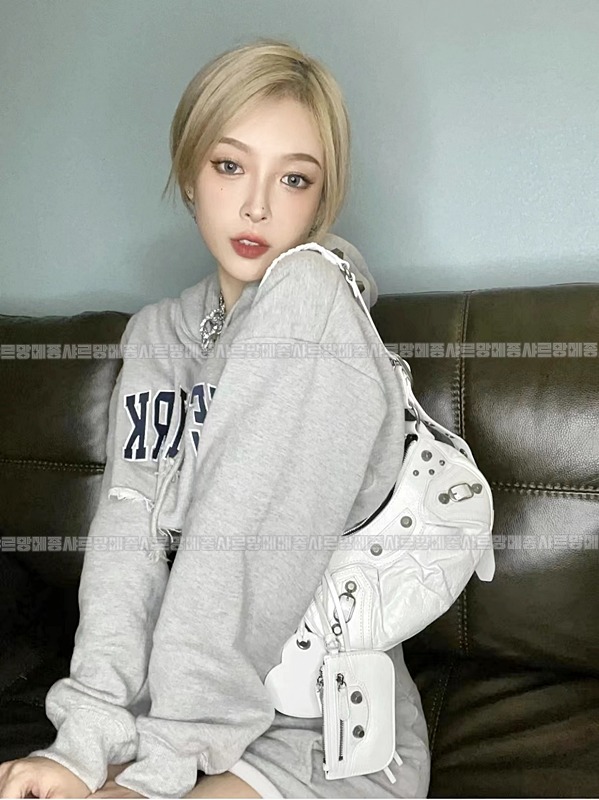 발렌시아가르카골숄더백라지  20260723 145141 013.jpg