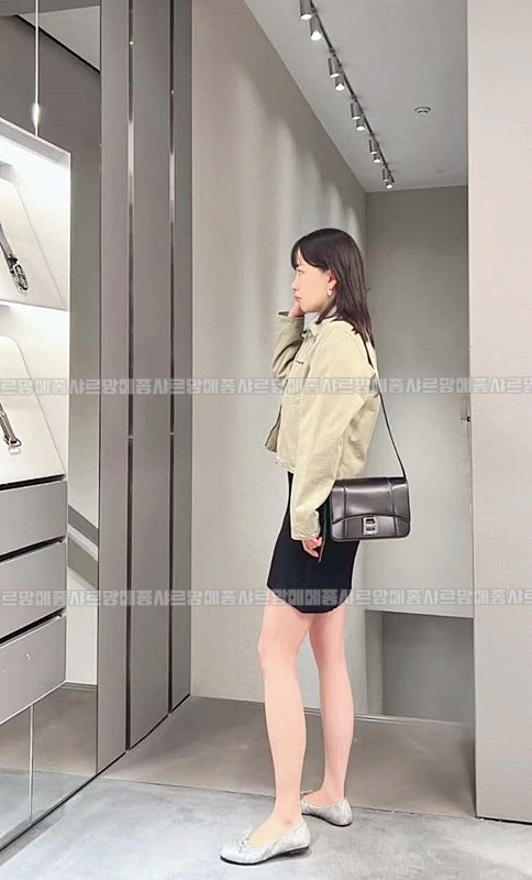 발렌시아가아워글래스플랩백라지  20260723 164413 011.jpg