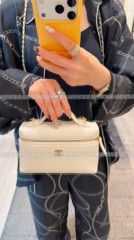 샤넬26P클래식베니티케이스탑핸들 20260802 133800 029.jpg