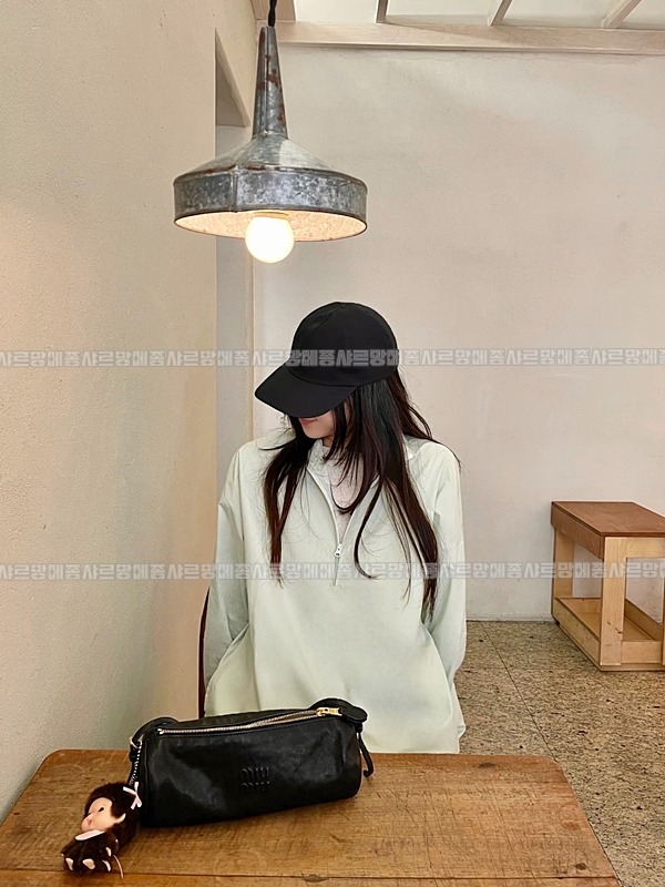 미우미우나파가죽파우치  20260820 141519 001.jpg