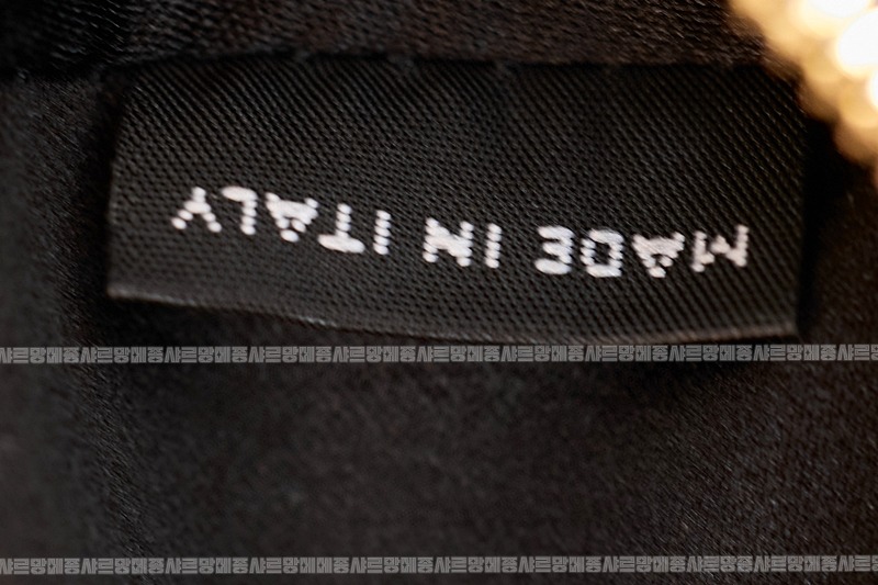 미우미우가죽파우치숄더백  20260822 161827 067.jpg