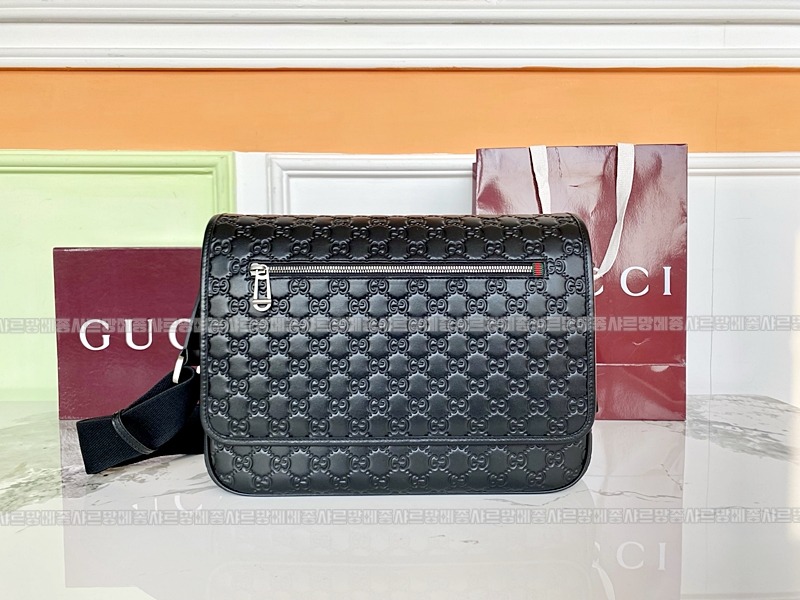 구찌GG엠블럼미디움크로스바디백블랙 20260823 143628 001.jpg