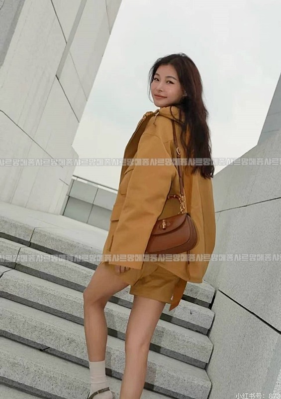 구찌뱀부1947탑핸들백 20260823 155436 033.jpg