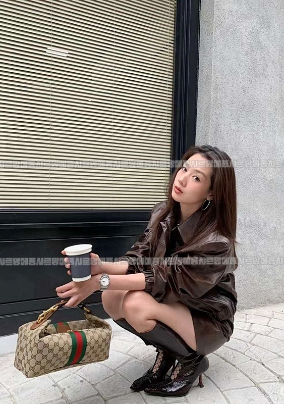 구찌베니티미디움탑핸들백 20260825 124431 002.jpg