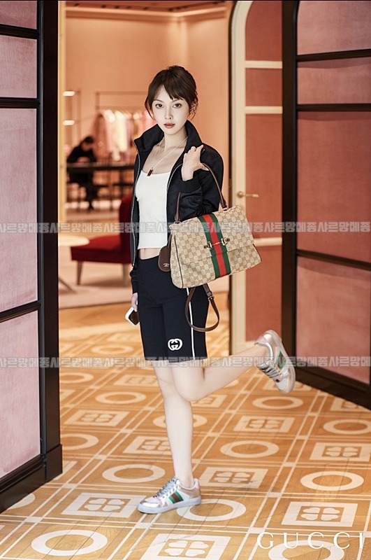 구찌파파라초미디움탑핸들백  20260829 125227 016.jpg