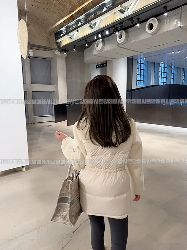 여성몽클레어에스코쇼트다운자켓   20260919 144657 006.jpg