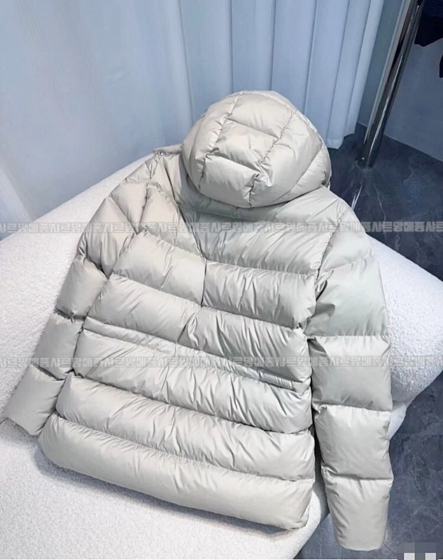 남성몽클레어바우게스쇼트다운자켓  20260920 143436 011.jpg