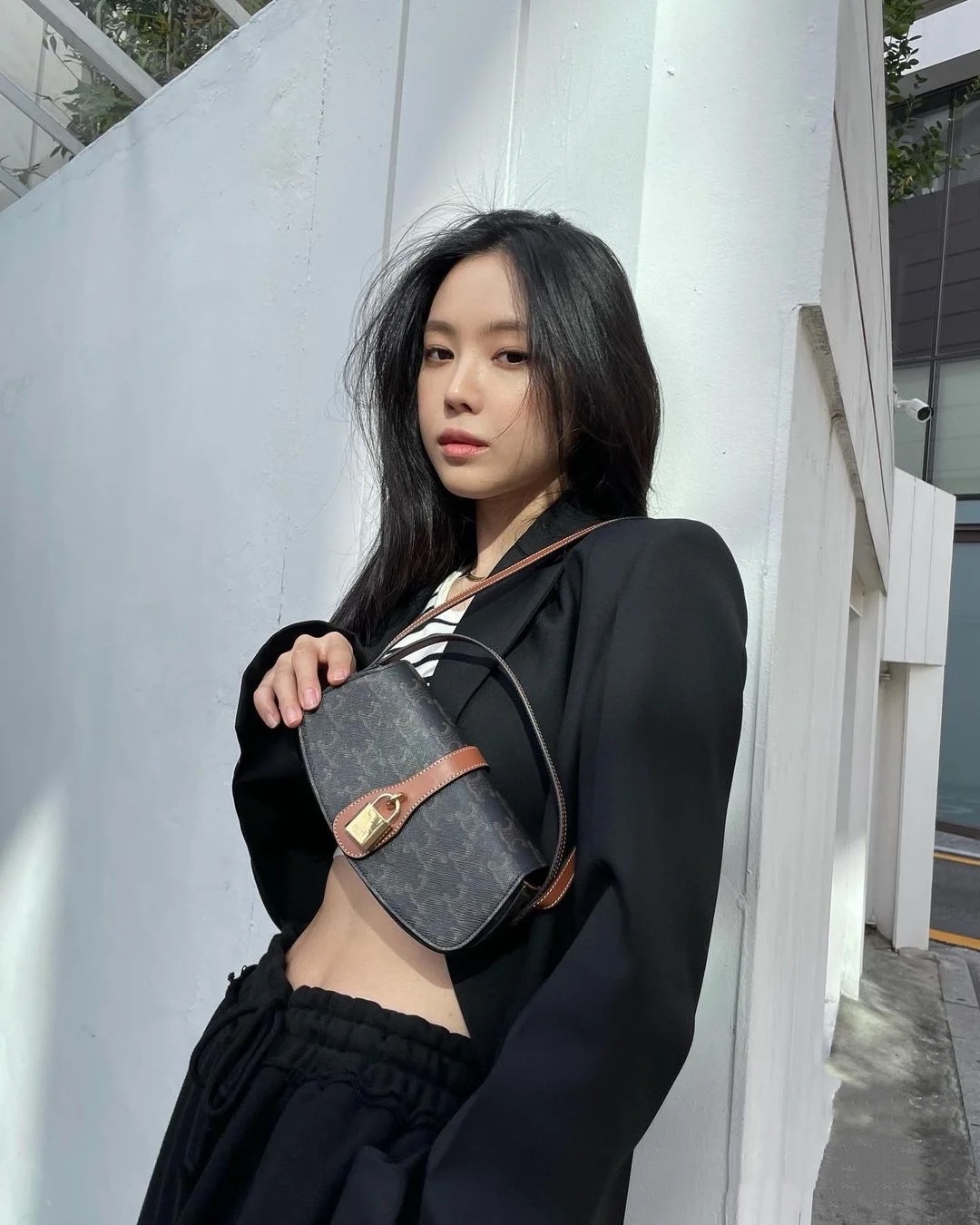 셀린느 부드러운 송아지 가죽 소재 Tabou 파우치 숄더 스트랩