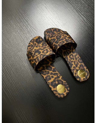 생로랑 칼라일 슬리퍼