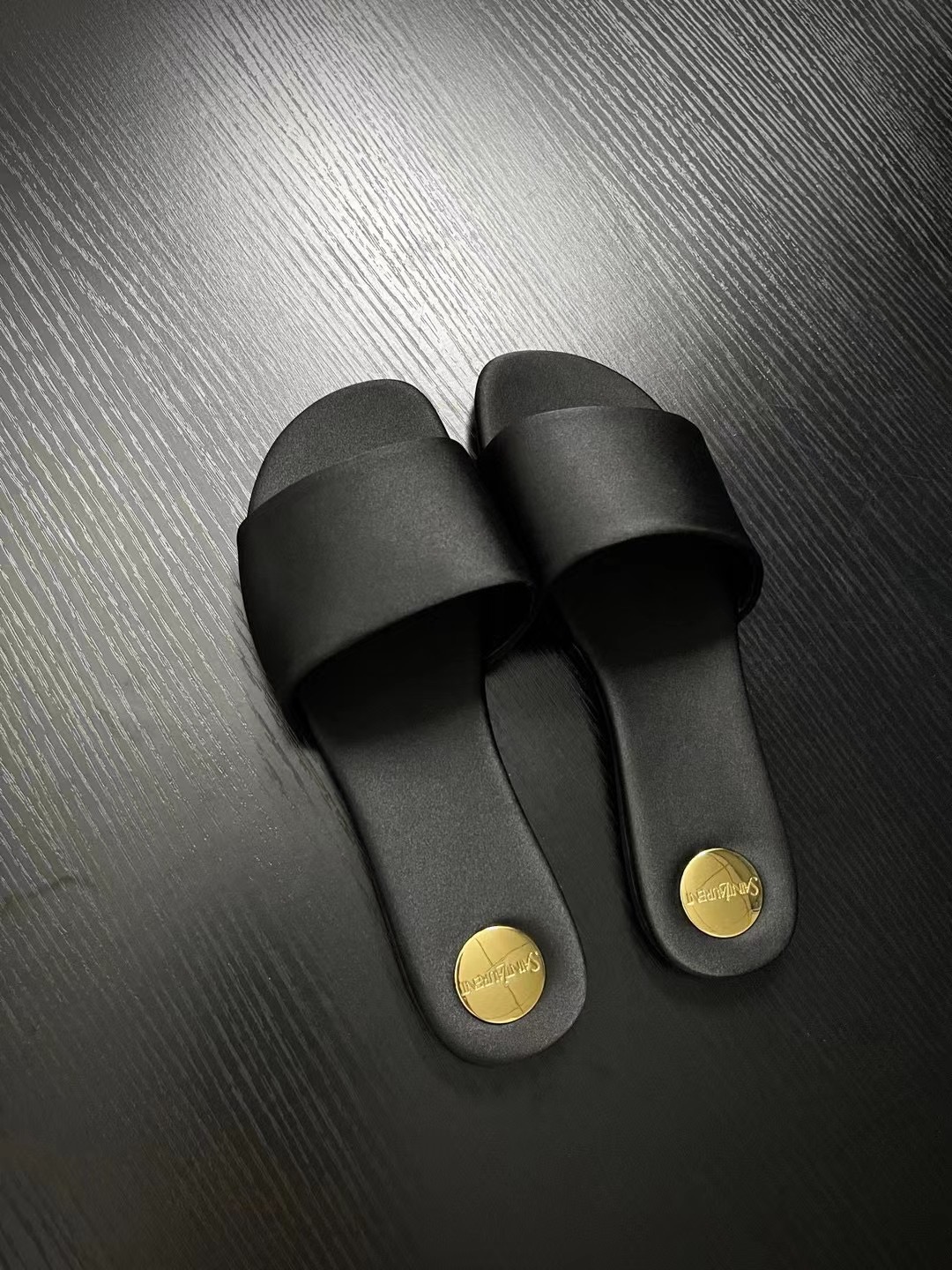 생로랑 칼라일 슬리퍼