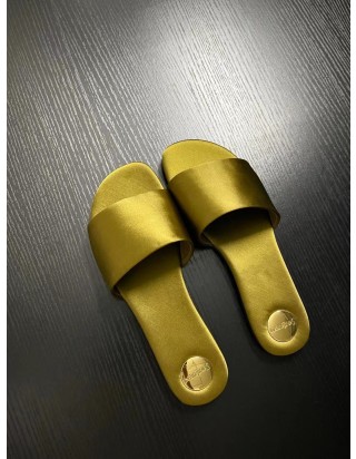 생로랑 칼라일 슬리퍼