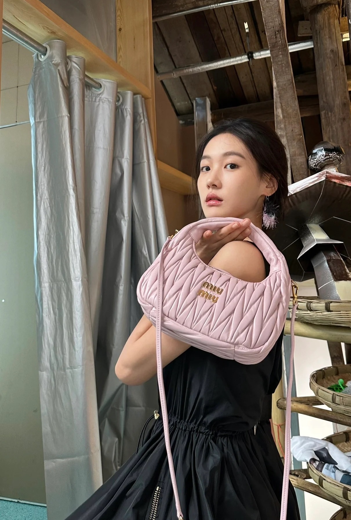 미우미우 완더 마테라쎄 나파 가죽 호보 백